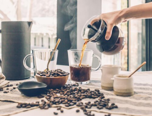 Stomen: Kreukels uit kleding halen terwijl het hangt
